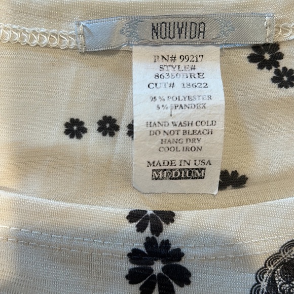 Nouyida Short Sleeve Top Size Medium Black and Cream Rouging around waist - Picture 6 of 7